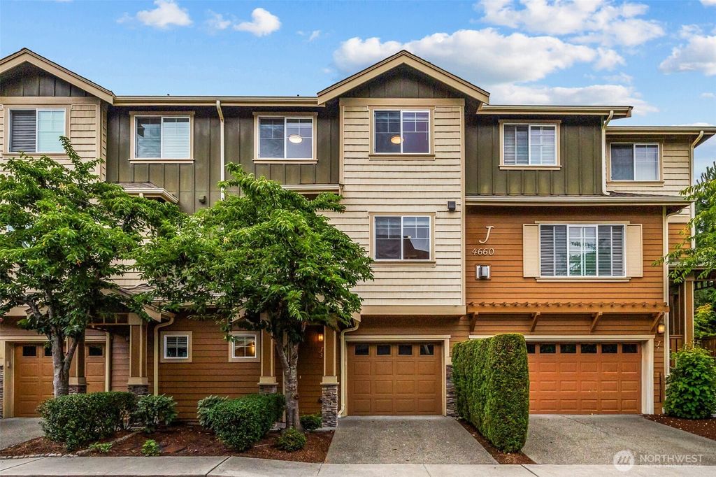 Photo of 4660 NE 3rd Court #J3, Renton, WA 98059 (MLS # 2373175)