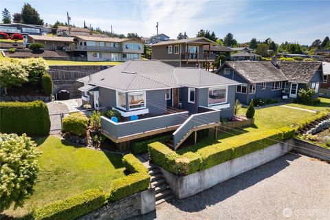 Photo of 701 37th Street, Anacortes, WA 98221 (MLS # 2530049)