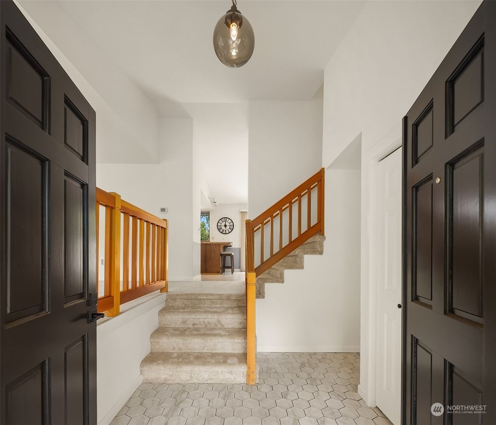 Photo of 16135 NE 113th Court, Redmond, WA 98052 (MLS # 2071978)