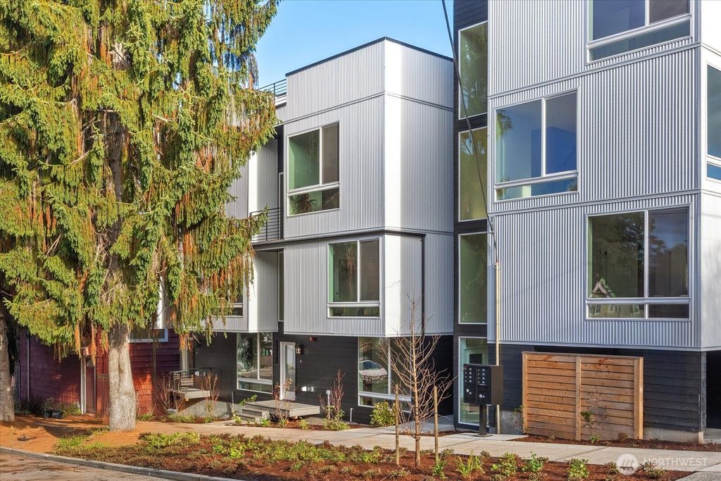 Photo of 3118 Queen Anne Avenue N, Seattle, WA 98119 (MLS # 2495259)