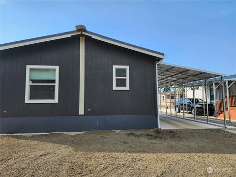 A home in Hoquiam