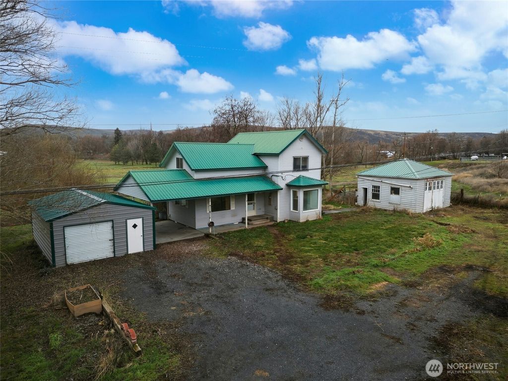 Photo of 244 E Camp Road, Waitsburg, WA 99361 (MLS # 2469611)