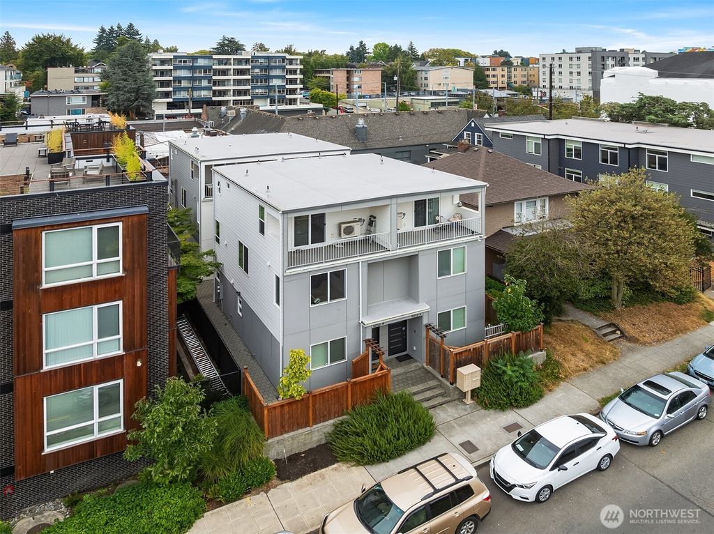 Photo of 5210 B Brooklyn Avenue NE, Seattle, WA 98105 (MLS # 2465434)