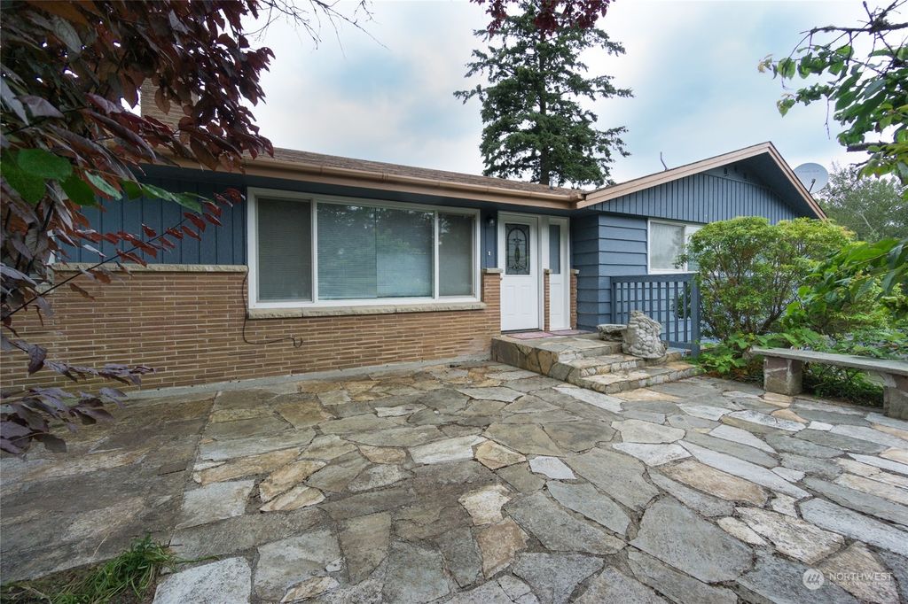 Photo of 23219 28th Avenue S, Des Moines, WA 98198 (MLS # 2281477)