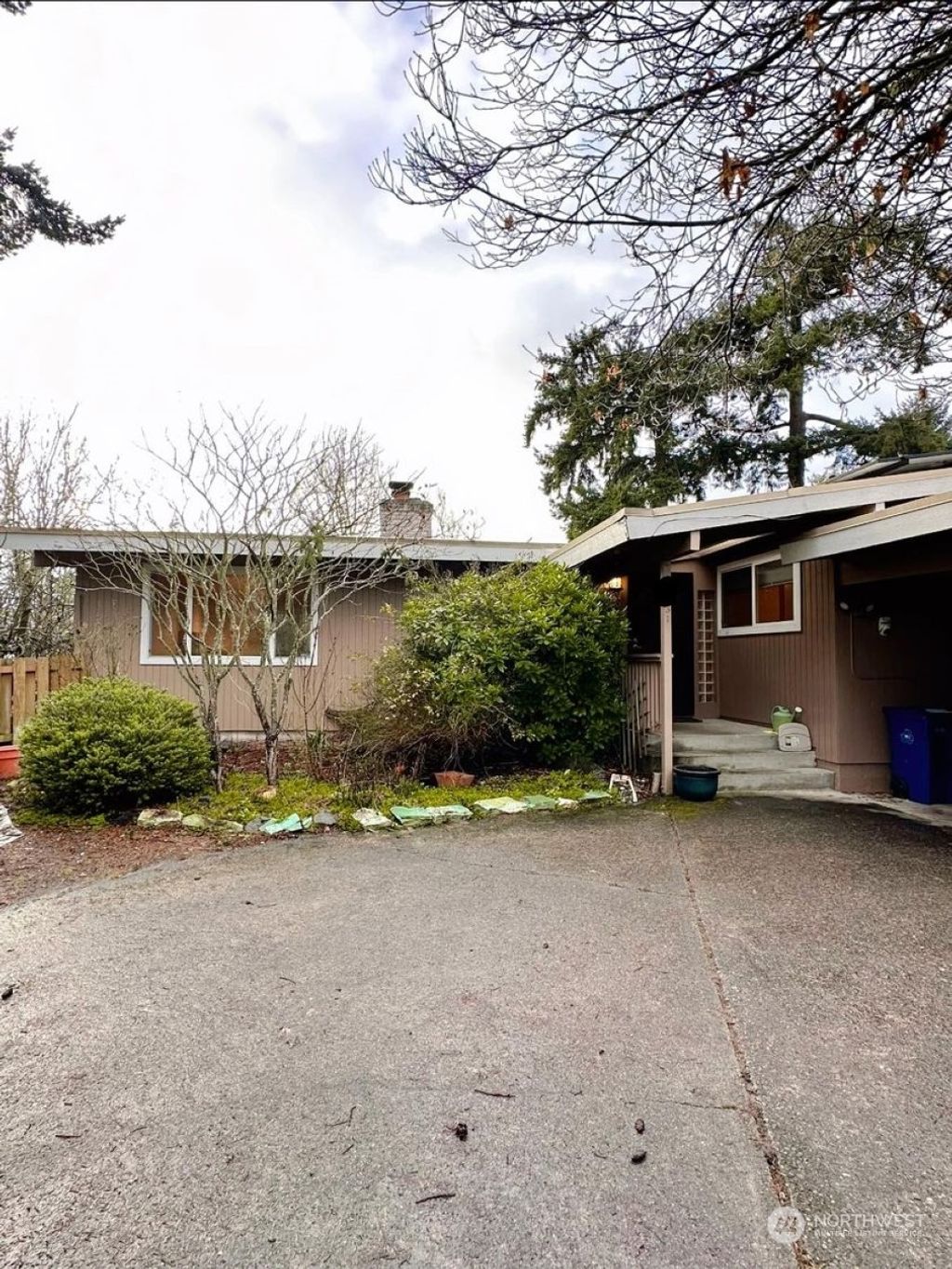Photo of 17931 Riviera Place SW, Normandy Park, WA 98166 (MLS # 2211141)