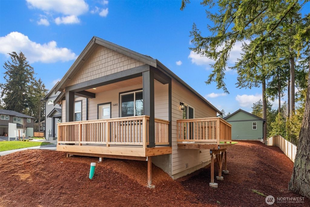 Photo of 1402 SW 122nd Lane, Burien, WA 98146 (MLS # 2511083)