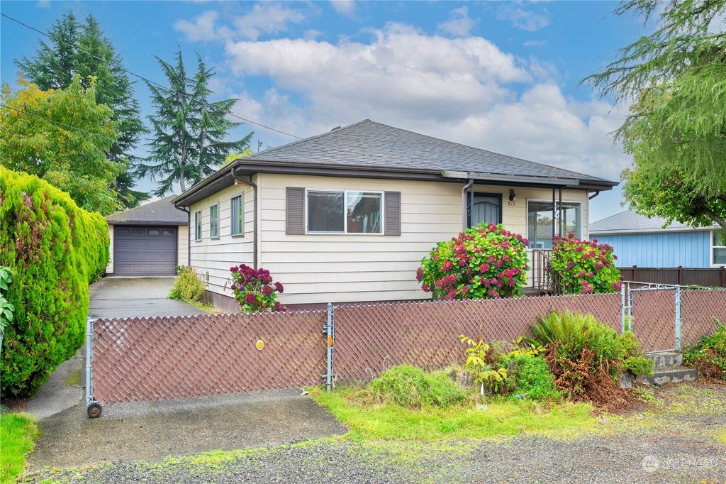 Photo of 813 N 31st Street, Renton, WA 98056 (MLS # 2290646)