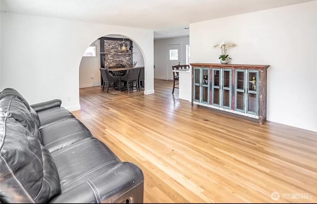 Photo of 1810 S 261st Place, Des Moines, WA 98198 (MLS # 2484992)