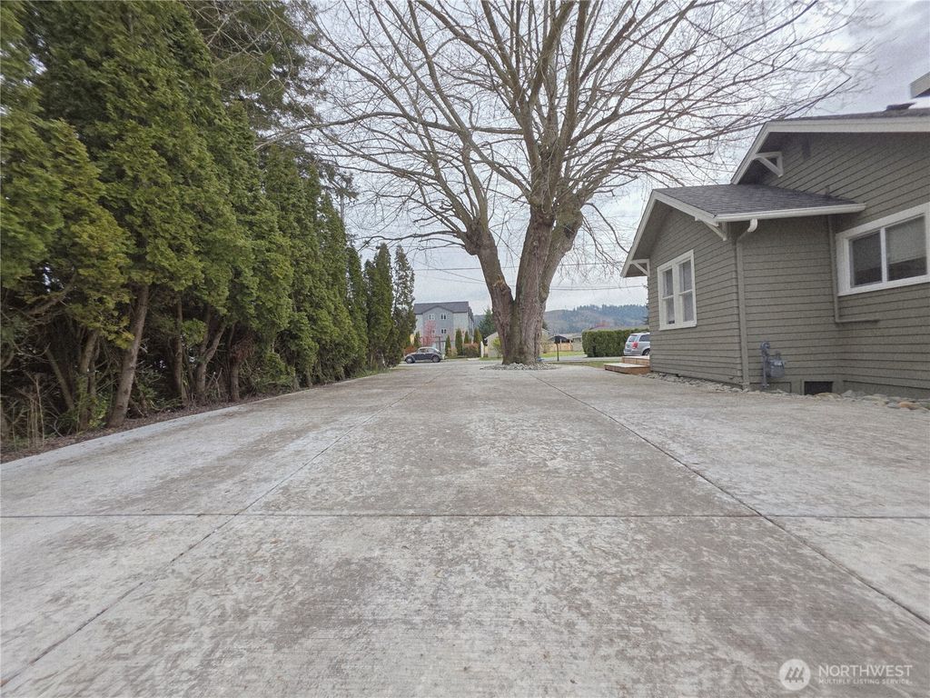 Photo of 6220 Parker Road E, Sumner, WA 98390 (MLS # 2483675)
