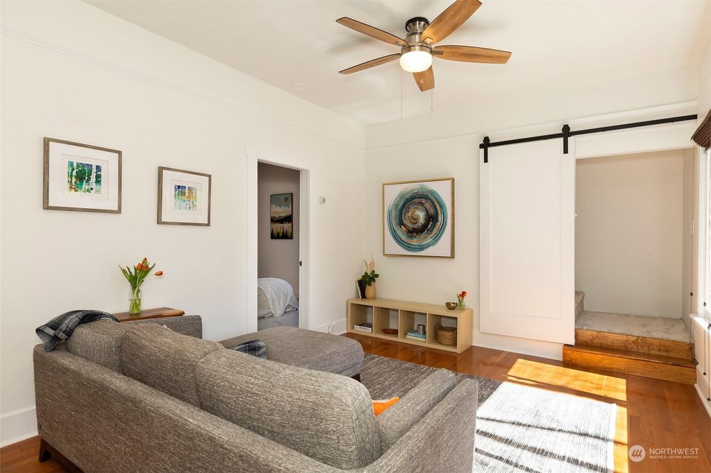 Photo of 516 W Howe Street, Seattle, WA 98119 (MLS # 2224327)