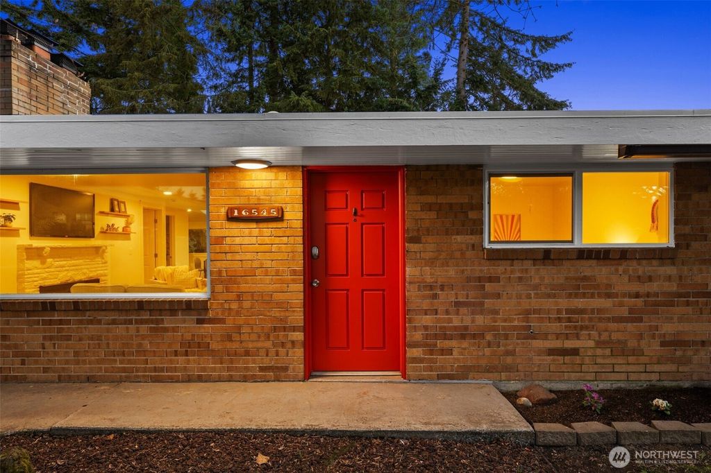 Photo of 16545 5th Avenue S, Burien, WA 98148 (MLS # 2348608)