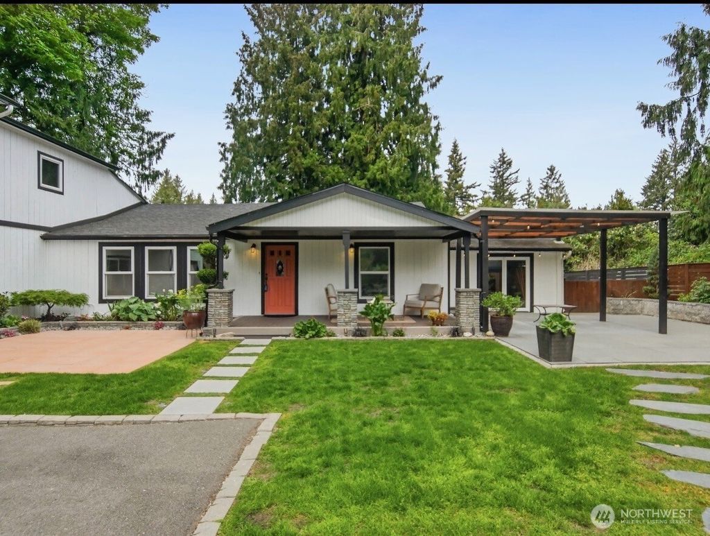 Photo of 18824 SE 164th St ST, Renton, WA 98058 (MLS # 2497462)