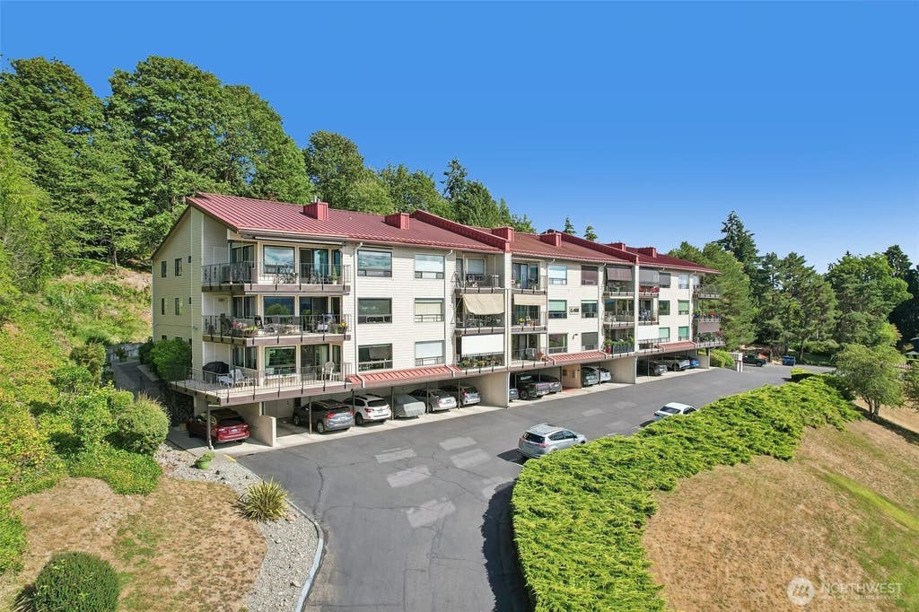Photo of 908 East Bay Drive NE #E-104, Olympia, WA 98506 (MLS # 2561049)