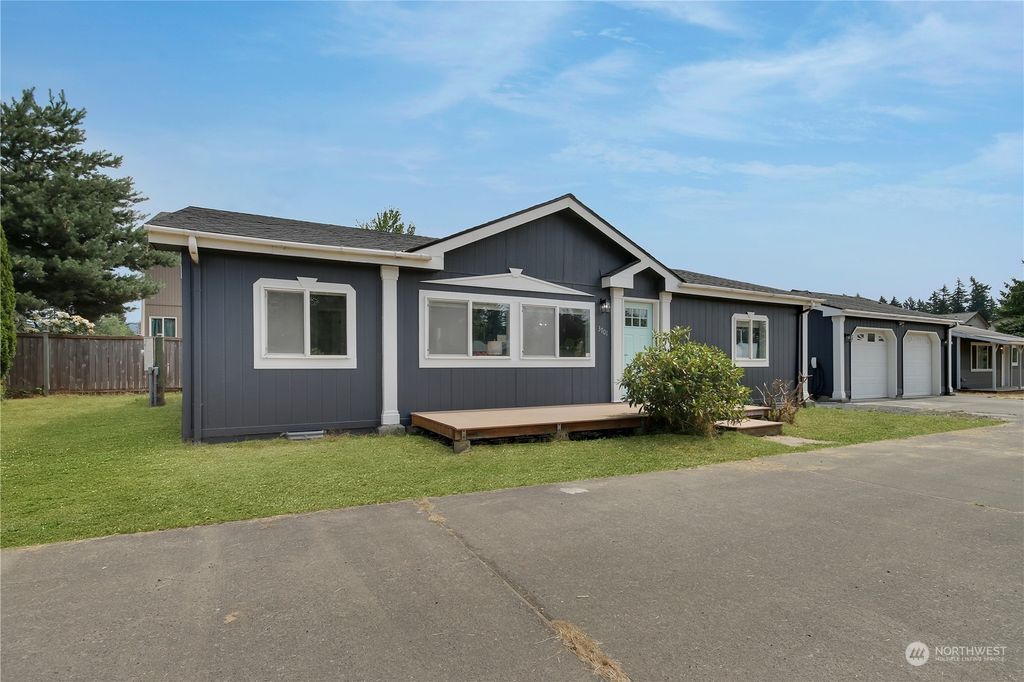 Photo of 3701 NE 21st St, Renton, WA 98056 (MLS # 2267313)