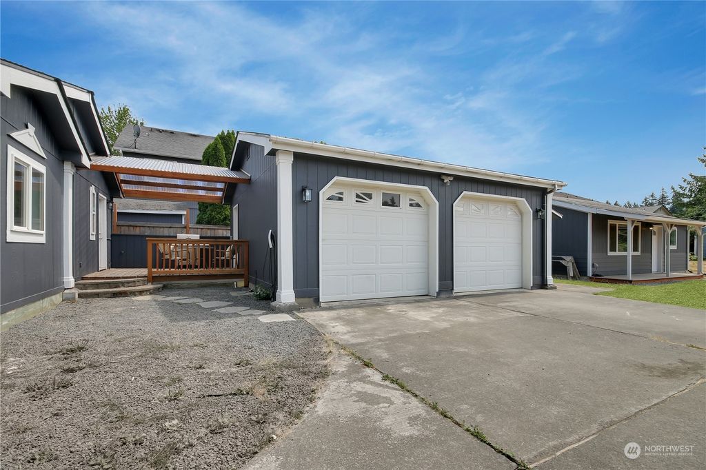 Photo of 3701 NE 21st St, Renton, WA 98056 (MLS # 2267313)
