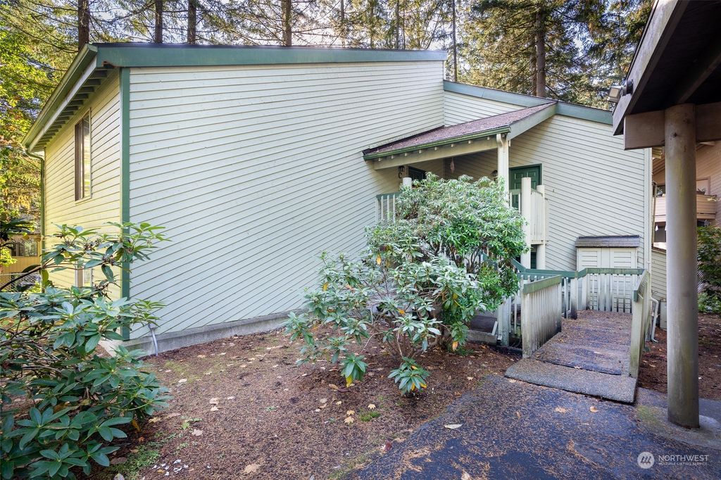 Photo of 141 S 330th Street #D, Federal Way, WA 98003 (MLS # 2305893)