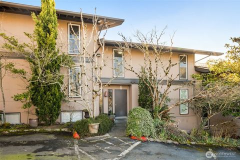 Photo of 1425 S Puget Drive #I5, Renton, WA 98055 (MLS # 2481141)