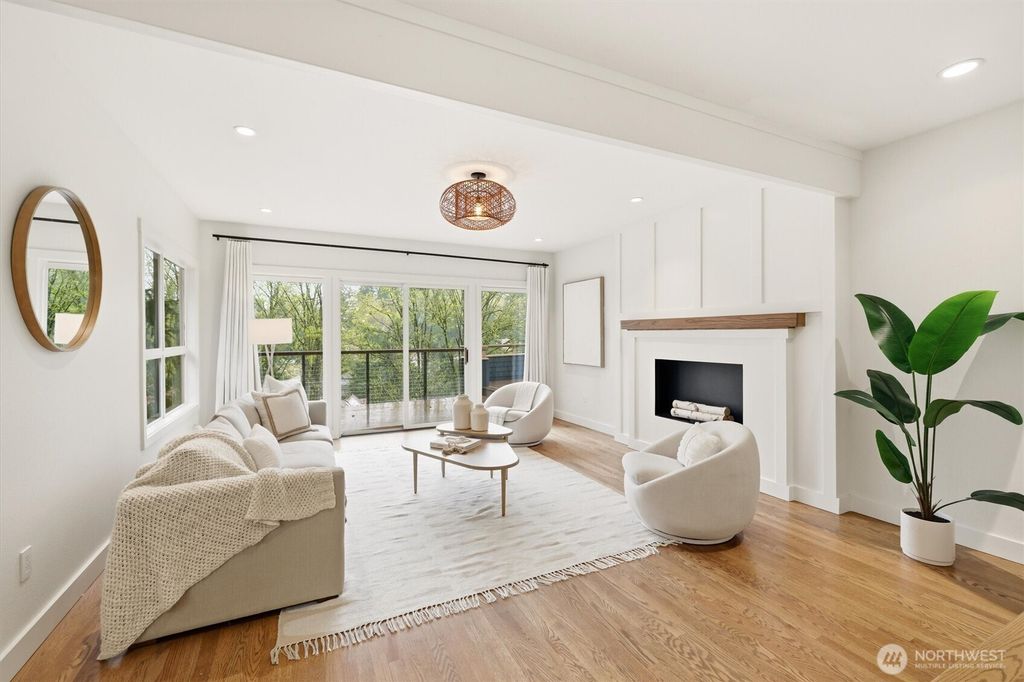 Photo of 14317 SE 49th Street, Bellevue, WA 98006 (MLS # 2520576)