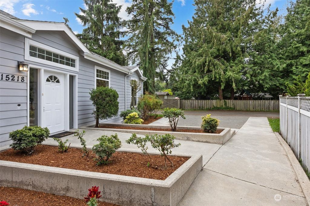 Photo of 15218 12th Avenue NE, Shoreline, WA 98155 (MLS # 2071049)