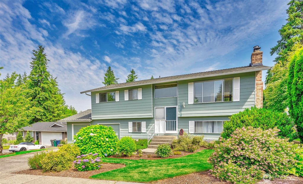 Photo of 15616 NE 112th Street, Redmond, WA 98052 (MLS # 2396624)