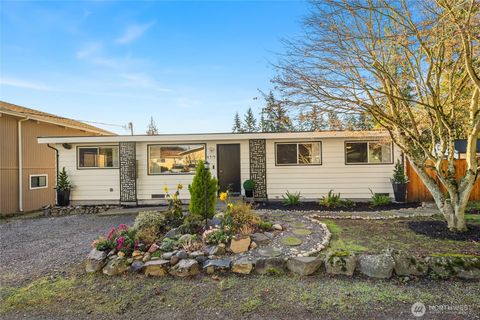 Photo of 4515 NE 17th Place, Renton, WA 98059 (MLS # 2458722)