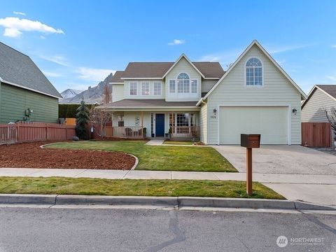 Photo of 1504 Fuller Street, Wenatchee, WA 98801 (MLS # 2481440)