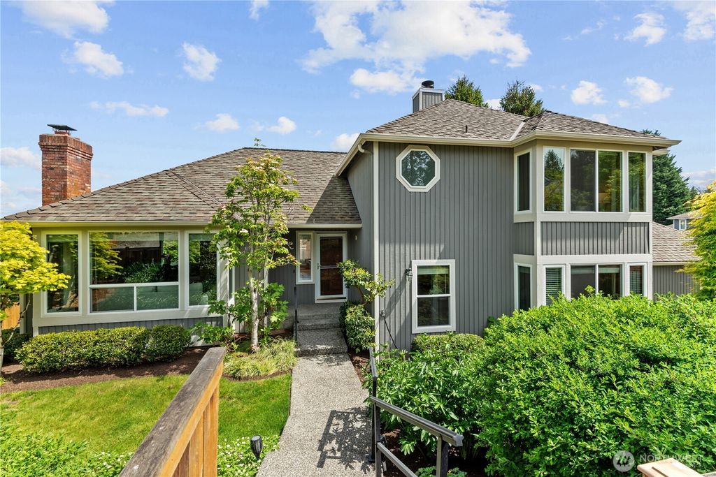Photo of 15210 NE 72nd Street, Redmond, WA 98052 (MLS # 2365422)