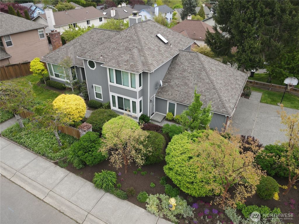 Photo of 15210 NE 72nd Street, Redmond, WA 98052 (MLS # 2365422)