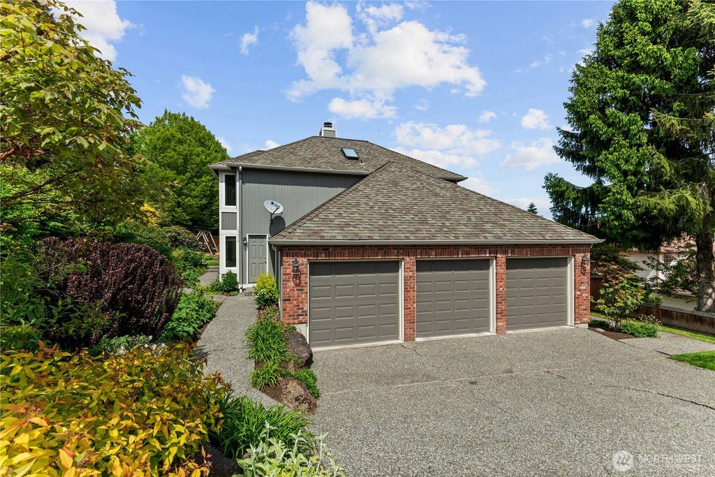 Photo of 15210 NE 72nd Street, Redmond, WA 98052 (MLS # 2365422)