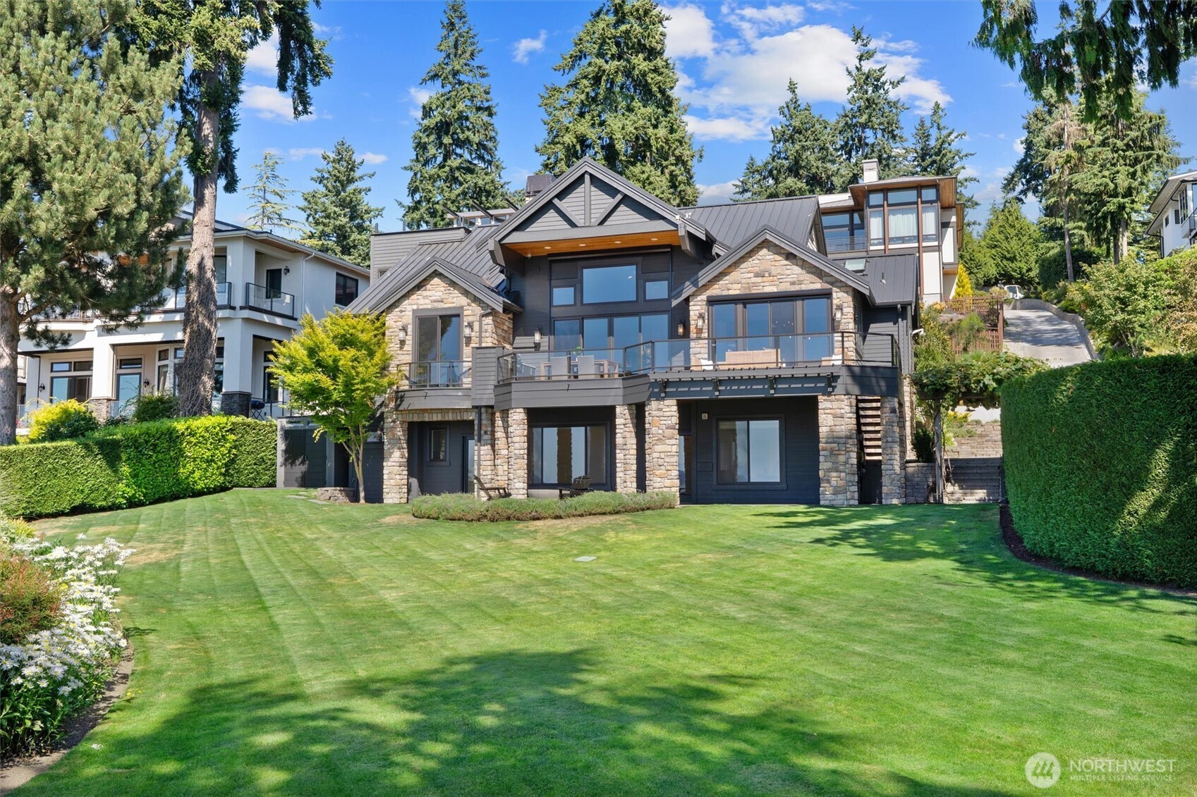 1433 10th Street W