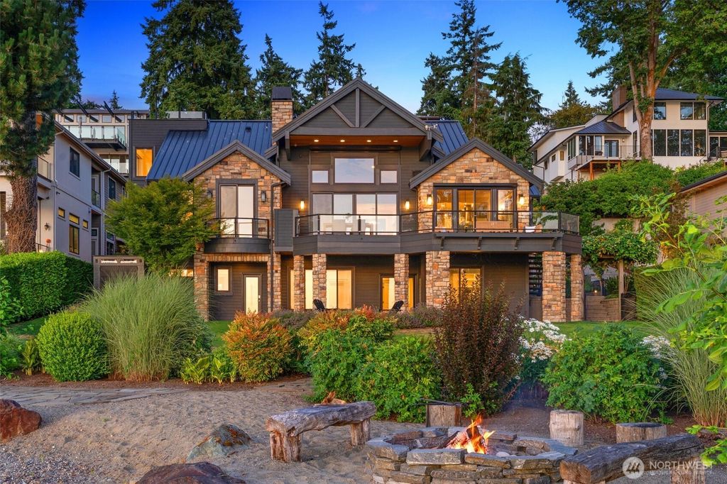 Photo of 1433 10th Street W, Kirkland, WA 98033 (MLS # 2407177)