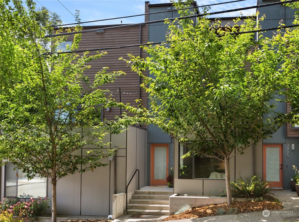Photo of 3903 Greenwood Avenue N, Seattle, WA 98103 (MLS # 2130866)