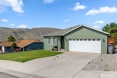 Photo of 608 S Lawler Avenue, East Wenatchee, WA 98802 (MLS # 2398478)