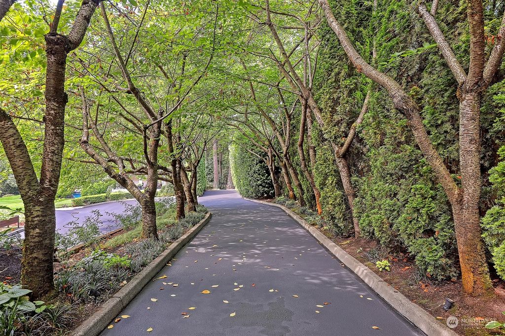 Photo of 2637 134th Avenue NE, Bellevue, WA 98005 (MLS # 2193618)