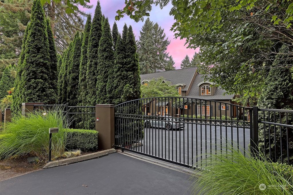 Photo of 2637 134th Avenue NE, Bellevue, WA 98005 (MLS # 2193618)