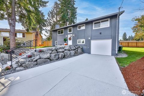 Photo of 1103 Vashon Court NE, Renton, WA 98059 (MLS # 2501325)