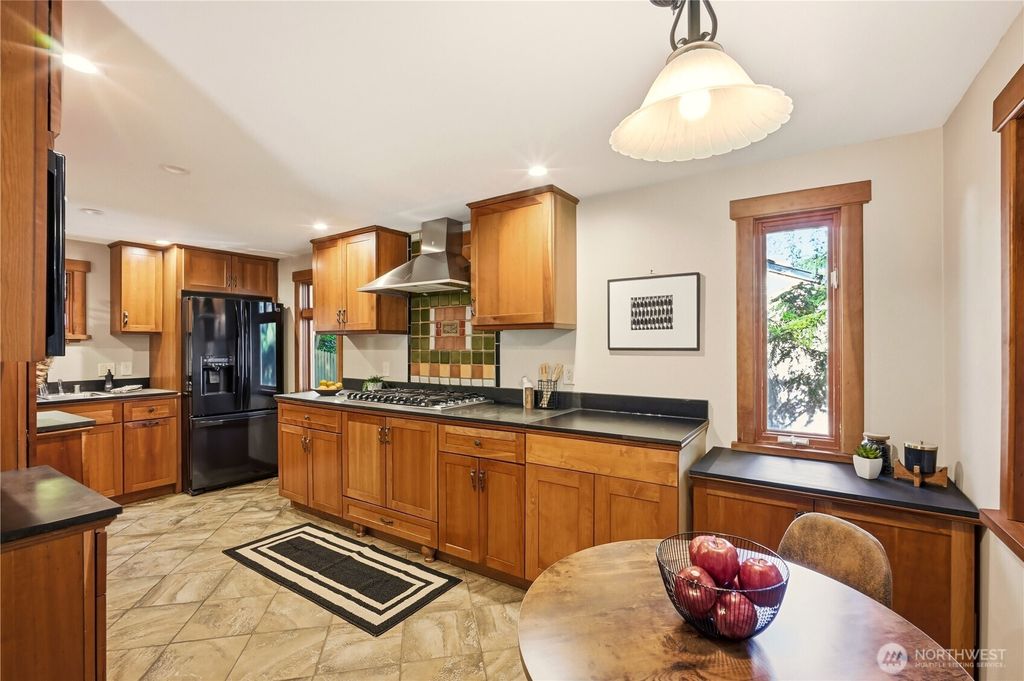 Photo of 19202 12th Avenue NE, Shoreline, WA 98155 (MLS # 2480040)