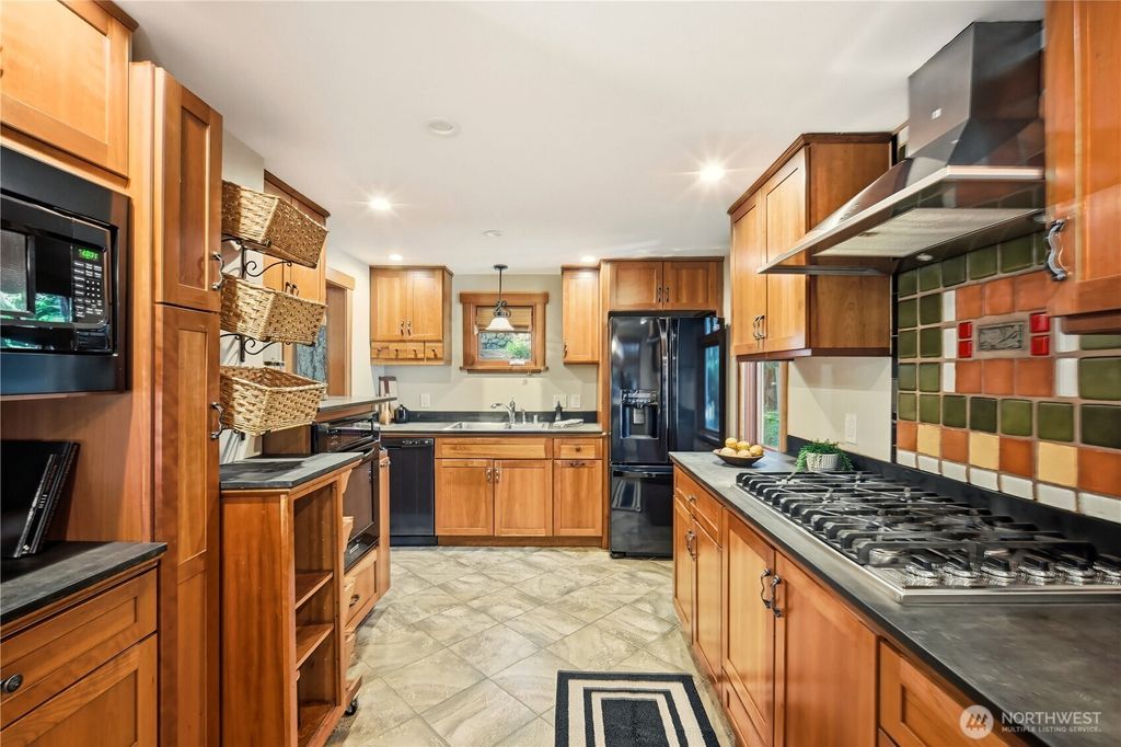 Photo of 19202 12th Avenue NE, Shoreline, WA 98155 (MLS # 2480040)