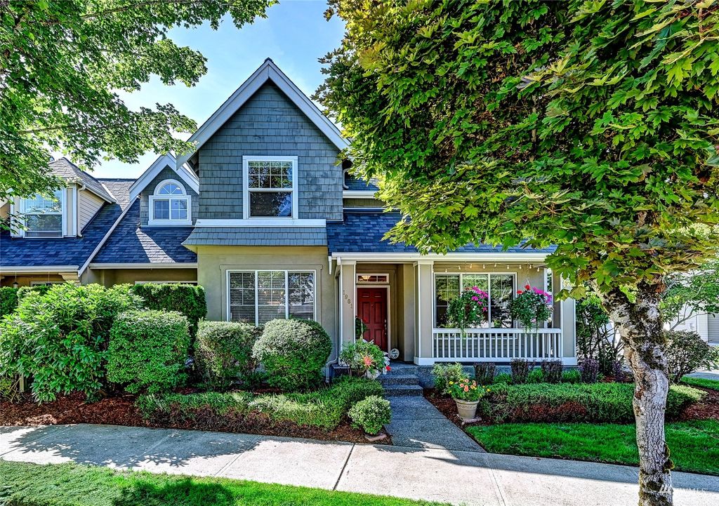 Photo of 1961 14th Court NE, Issaquah, WA 98029 (MLS # 1994533)