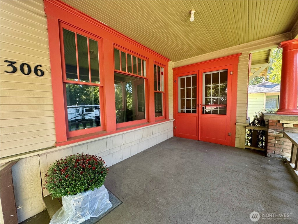 Photo of 306 E Washington Avenue AVE, Dayton, WA 99328 (MLS # 2584892)