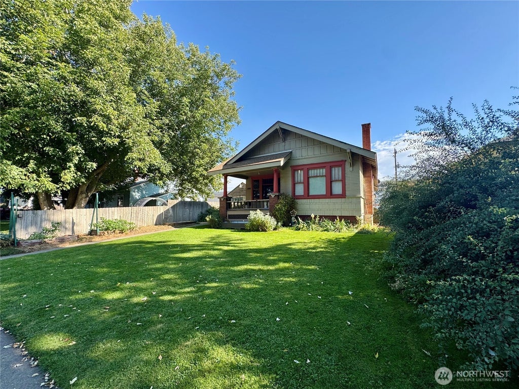 Photo of 306 E Washington Avenue AVE, Dayton, WA 99328 (MLS # 2584892)