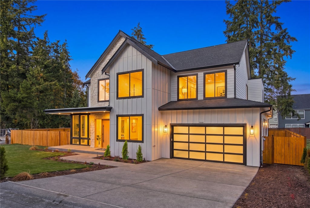 Photo of 11448 SE 84th Lane, Newcastle, WA 98056 (MLS # 2598190)