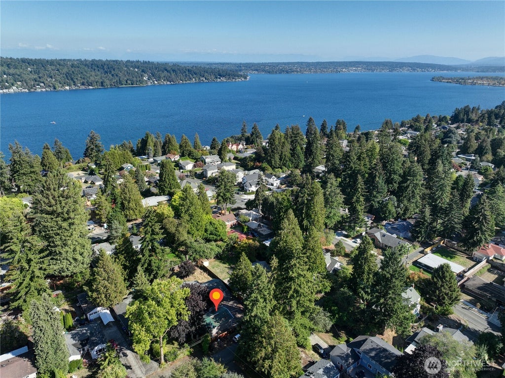 Photo of 11024 Bartlett Avenue NE, Seattle, WA 98125 (MLS # 2592021)