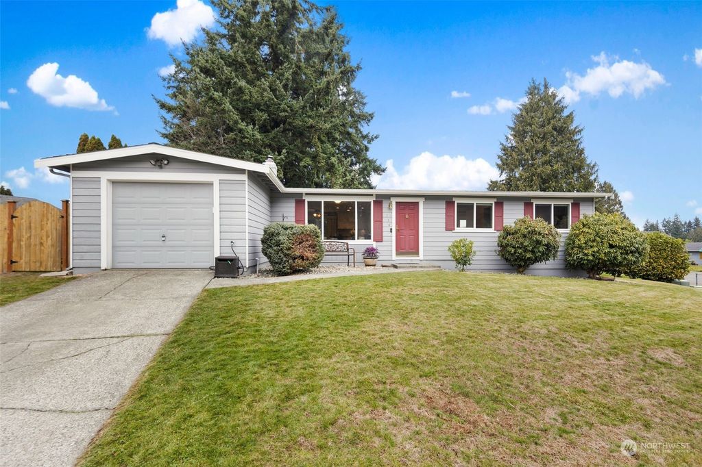 Photo of 6314 Bluff Place, Everett, WA 98203 (MLS # 2182424)