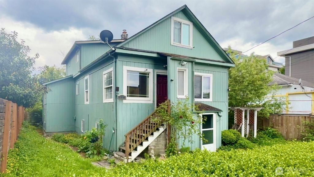 Photo of 527 S Sullivan Street, Seattle, WA 98108 (MLS # 2525094)