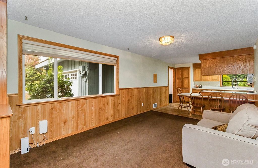 Photo of 15729 Larch Way, Lynnwood, WA 98087 (MLS # 2451516)