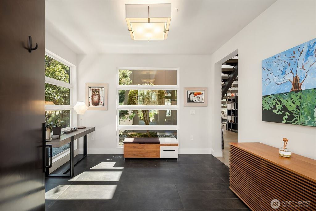 Photo of 8371 SE 31st Street, Mercer Island, WA 98040 (MLS # 2496399)