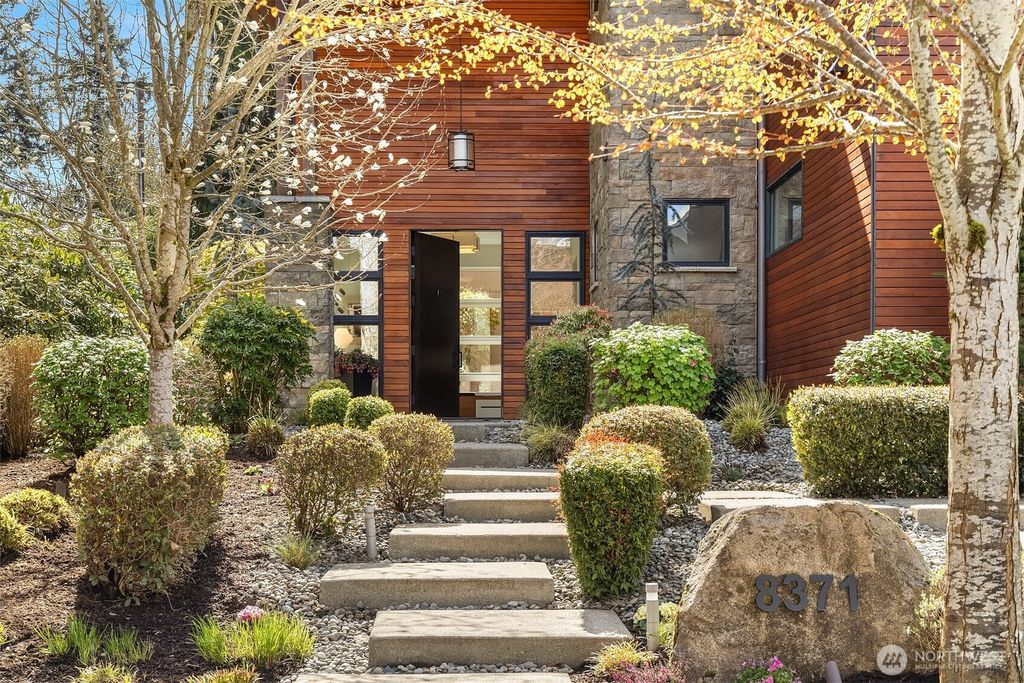 Photo of 8371 SE 31st Street, Mercer Island, WA 98040 (MLS # 2496399)