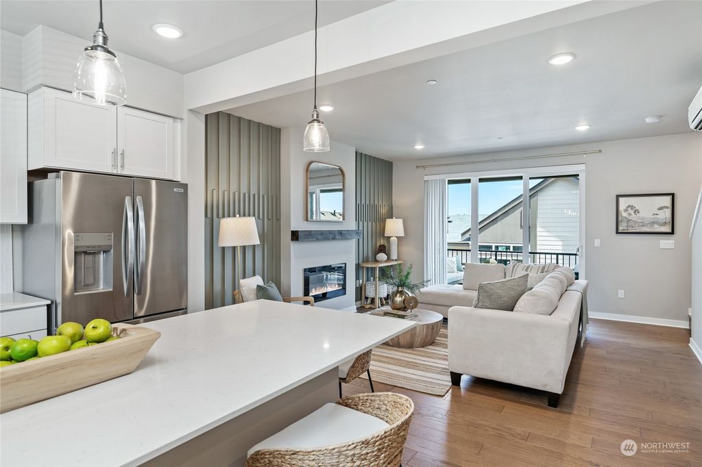 Photo of 6621 NE 187th Court #2, Kenmore, WA 98028 (MLS # 2020893)