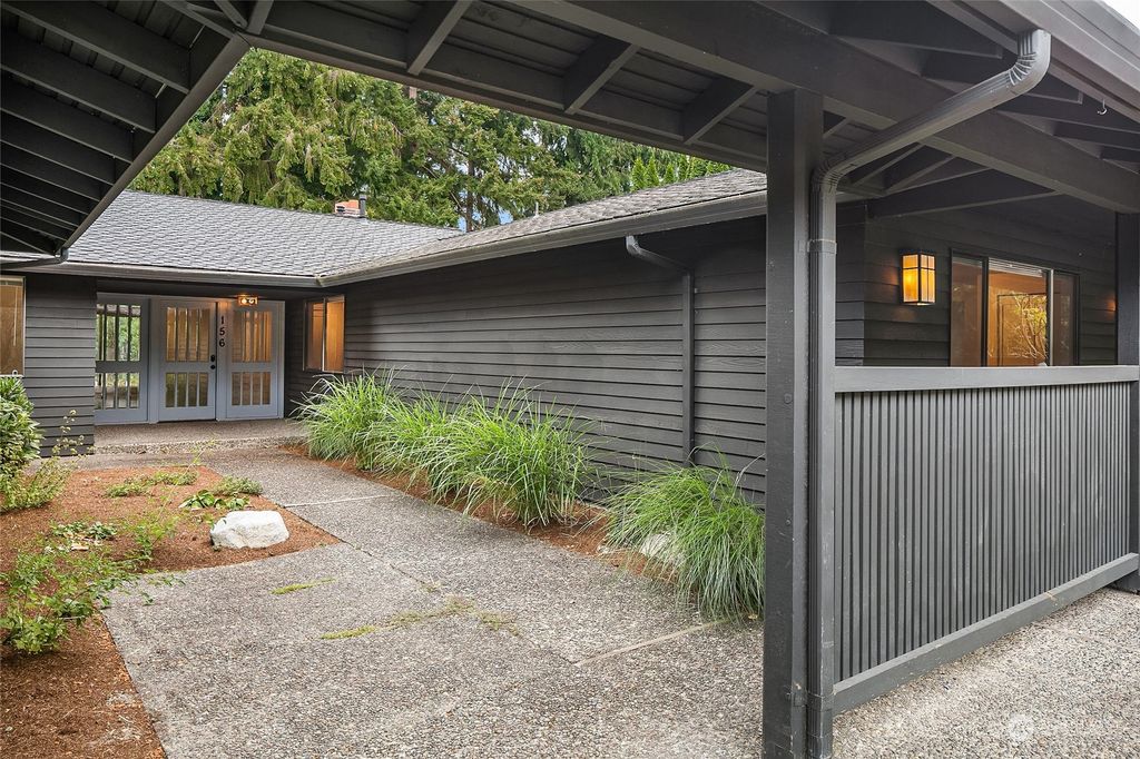 Photo of 156 131 st Avenue NE, Bellevue, WA 98005 (MLS # 2181032)